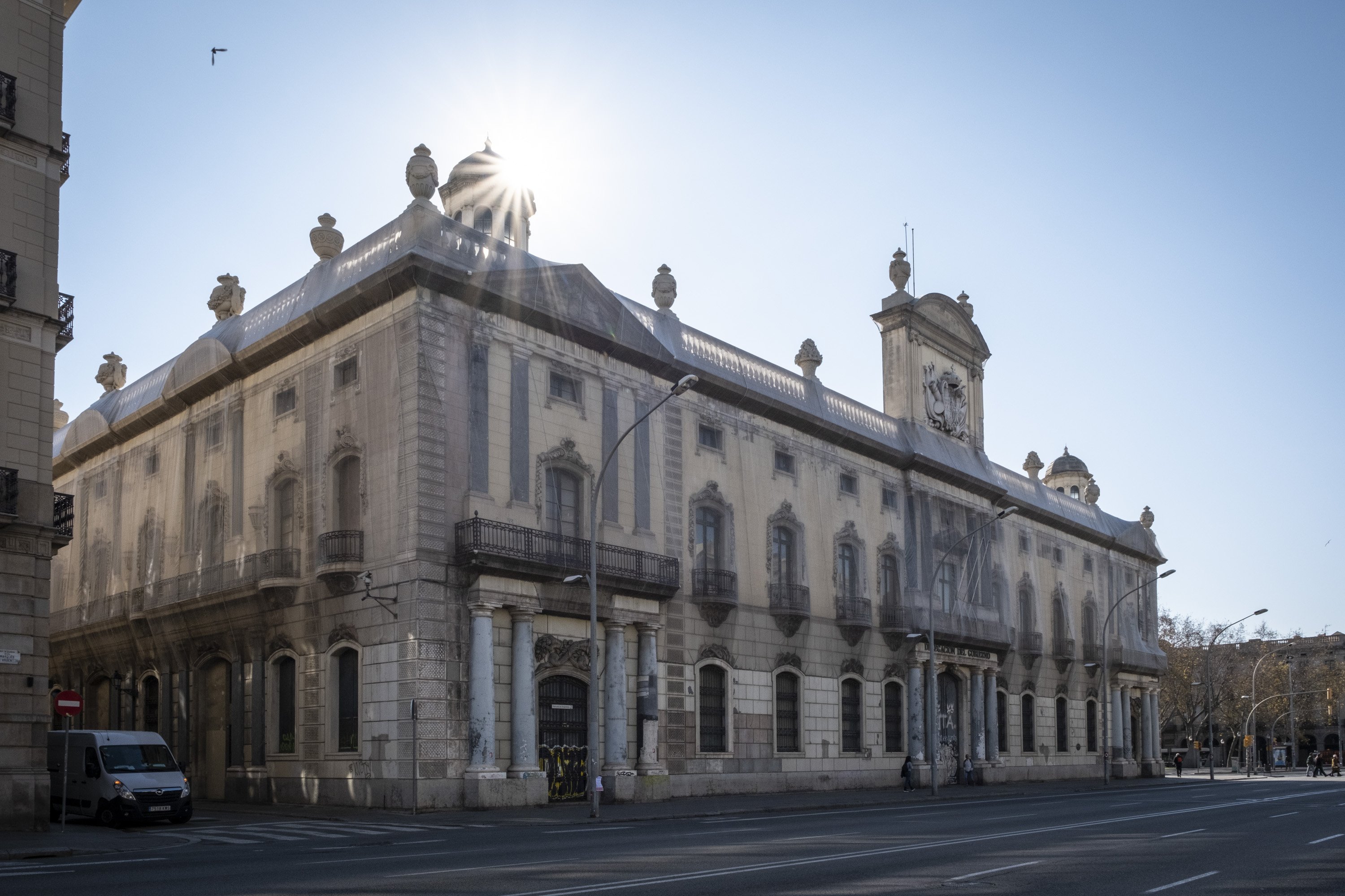 La historia de nunca acabar de la Duana Vella, bastión del Estado en Barcelona