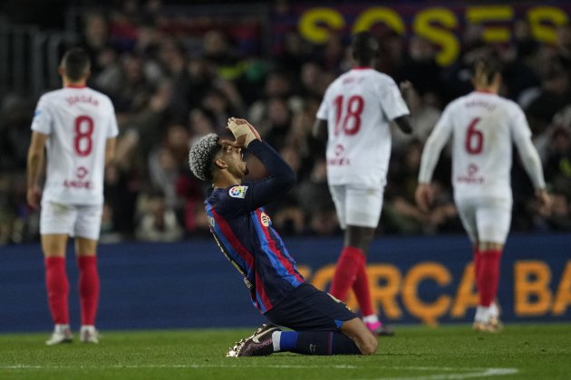 Ronald Araujo lamenta Barça Sevilla / Foto. EFE