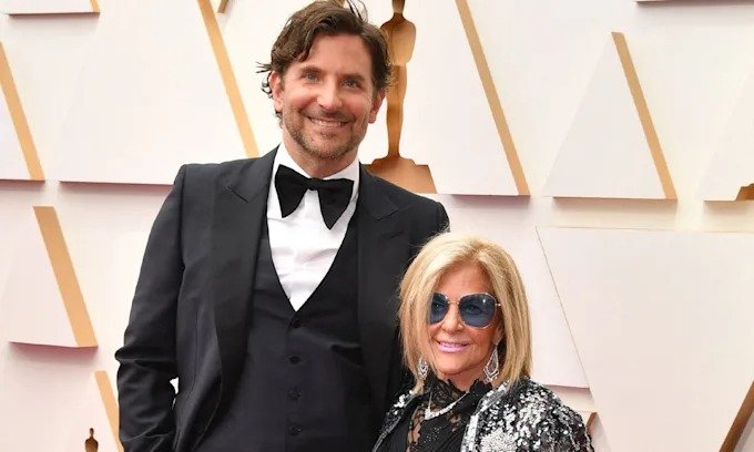 Bradley Cooper y su madre