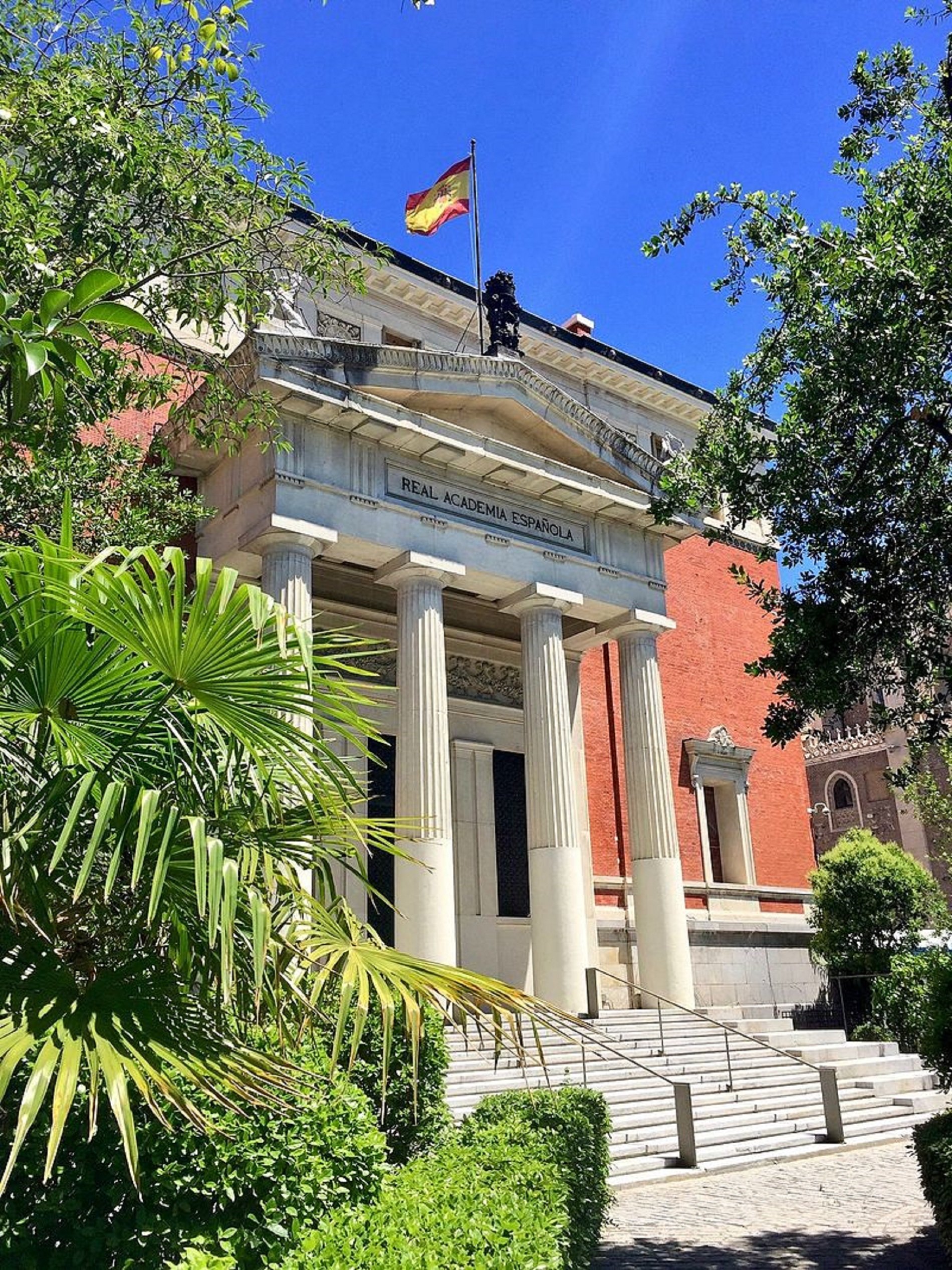 Lío en la Real Academia Española por una tilde