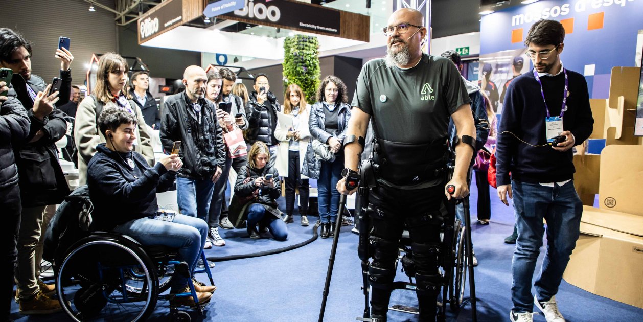 Towards universal accessibility: a pioneering experience at the Mobile World Congress