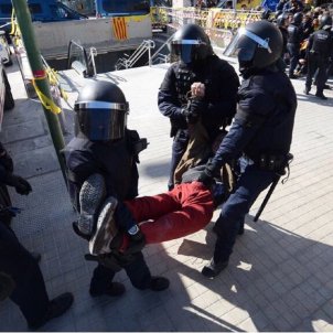 Disturbios Y Plantada A Millo En La Reapertura De La Estacion De Sabadell Centre