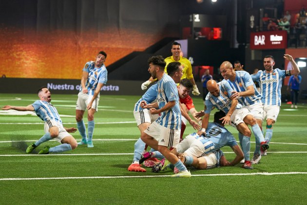 Los Saiyans celebrando su clasificación para la Final Four del Camp Nou / Foto: Kings League