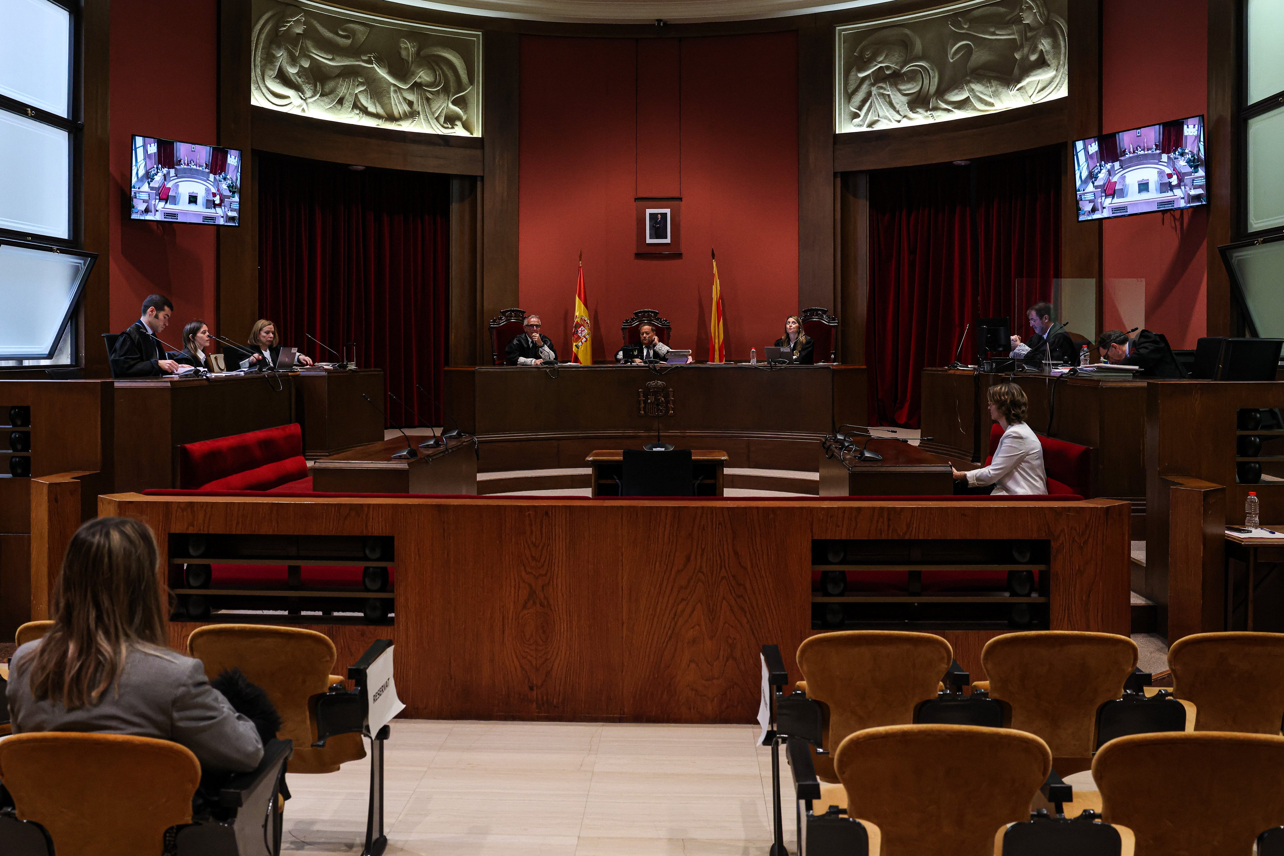 Públic espanyolista al judici: Cayetana Álvarez de Toledo i Arcadi Espada