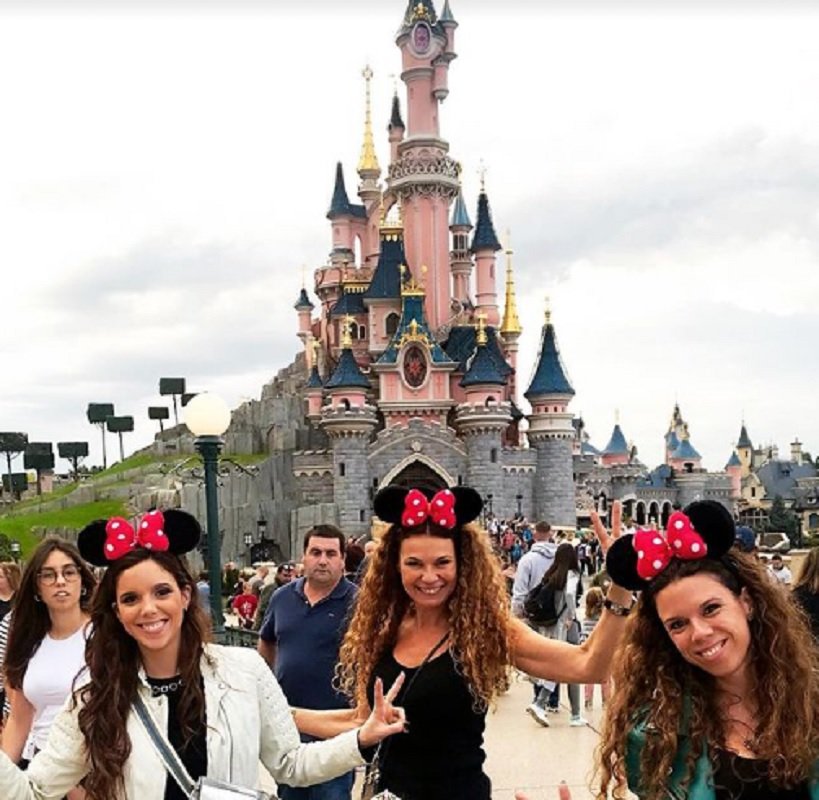 Angie y sus hijas en Disneyland, Instagram