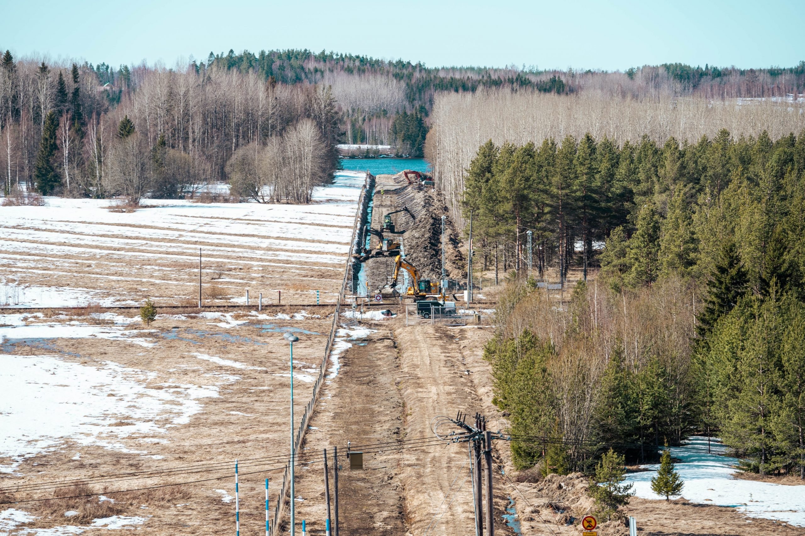 Finlandia inicia la construcción de un muro en la frontera con Rusia