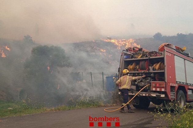 EuropaPress 5123849 bomberos generalidad trabajando incendio (1)