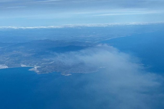 Imagen del incendio de Portbou desde un avión / Foto: Luis Pulido Sastre
