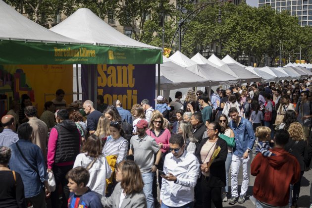 Més fotos d'ambient diada Sant Jordi 2023 (5). Foto: Montse Giralt