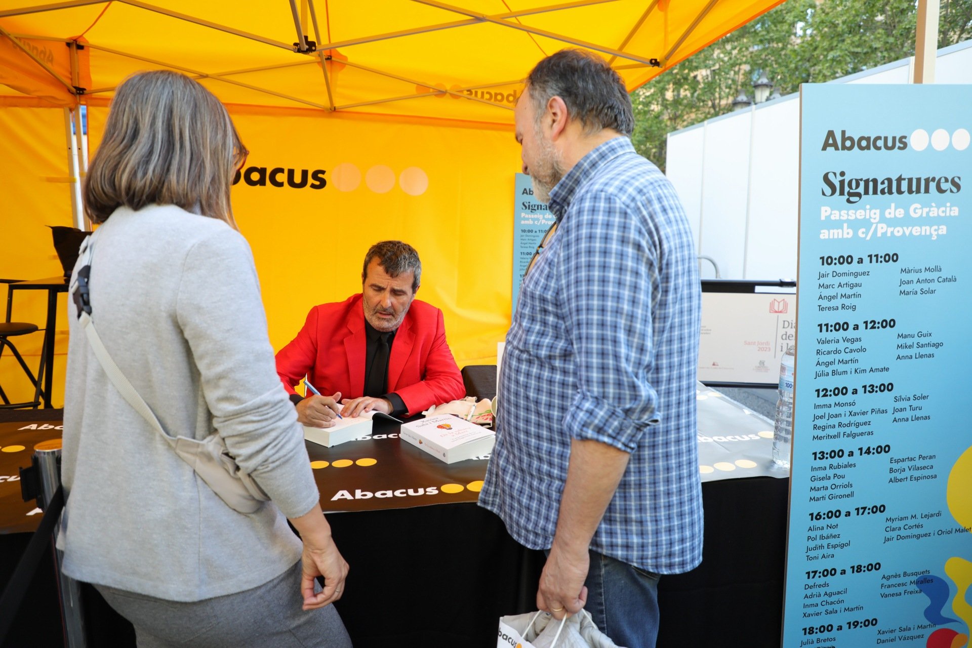 Xavier Sala Martin signatures Sant Jordi 2023 / Eva Parey