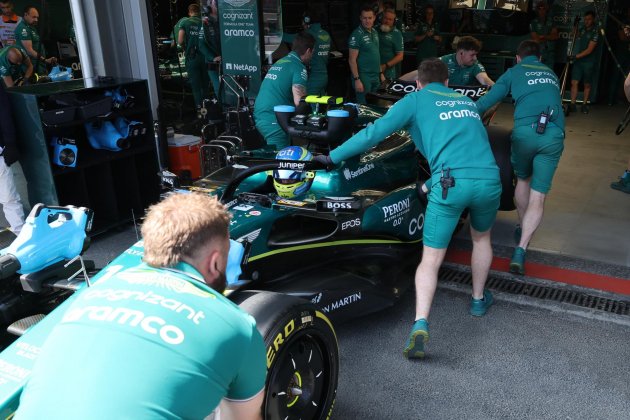 Fernando Alonso en el AMR23 Bakú / Foto: EFE