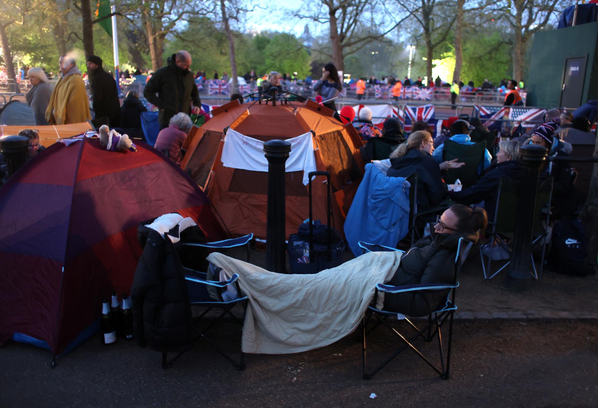 Anglesos acampats a les portes del Buckingham Palace