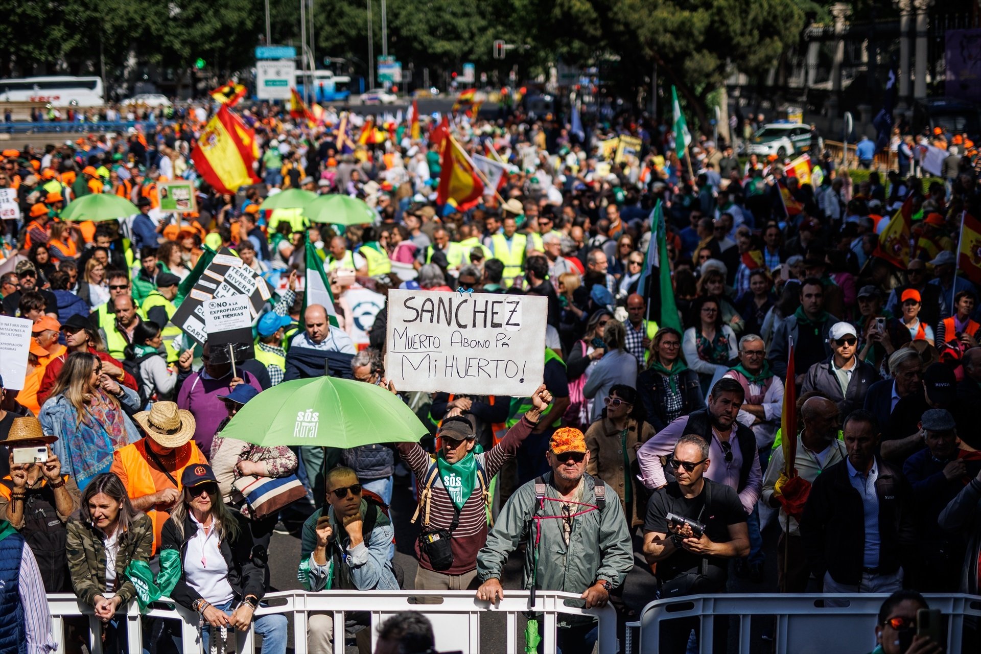 Irritació contra Pedro Sánchez en una gran manifestació de pagesos a Madrid