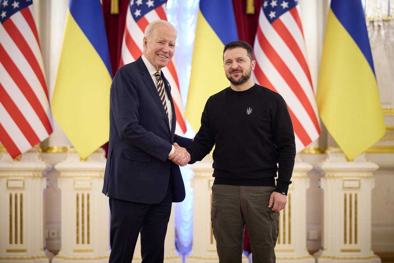 Els EUA anuncien l'enviament de bombes de dispersió a Ucraïna