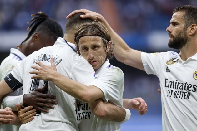 Benzema, Luka Modric i Nacho Fernández celebrant un gol del Reial Madrid / Foto: EFE