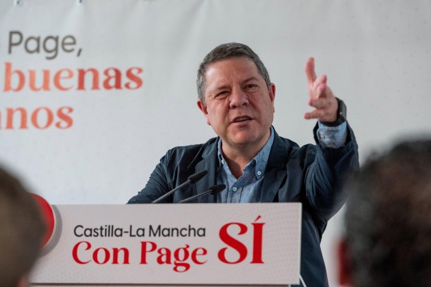 El president de Castella-La Mancha i candidat del PSOE a la reelecció, Emiliano García-Page, durant la seva intervenció en un acte públic celebrat aquest dijous en Mora (Toledo). EFE/Ismael Ferrer