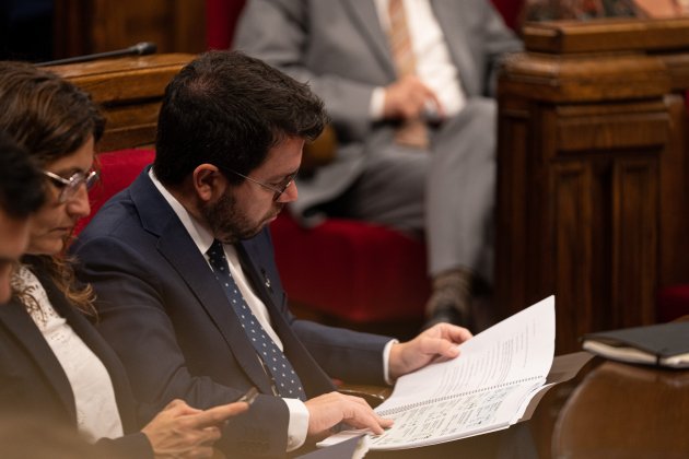 pere aragonès i laura vilagrà sessió de control la govern foto pau venteo