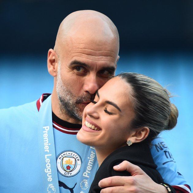 Pep y Maria Guardiola beso EFE