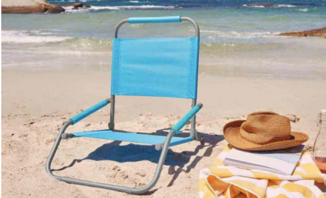 La cadira de platja plegable que no pesa arrasa a Lidl