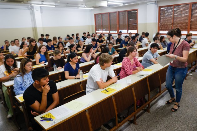 Facultad biología UB selectividad sele PAZ proba acces universidad / Foto Montse Giralt