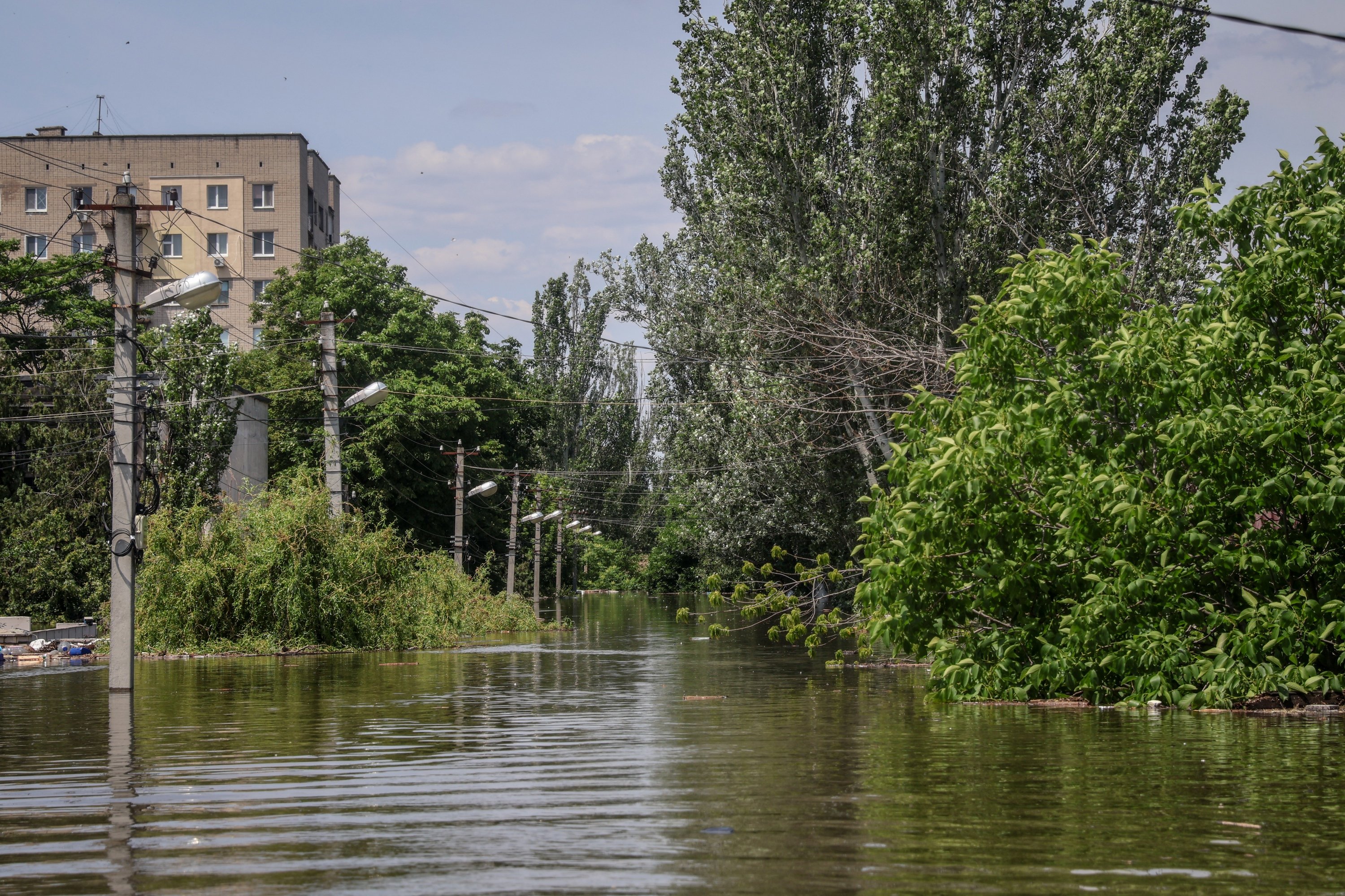 El drama de la presa de Kherson inunda les portades