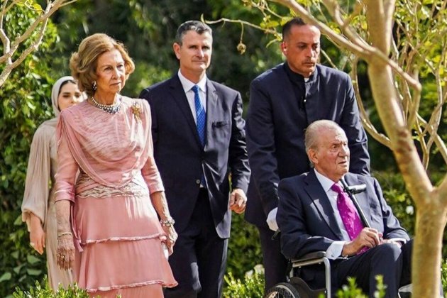 Juan Carlos I en silla de ruedas