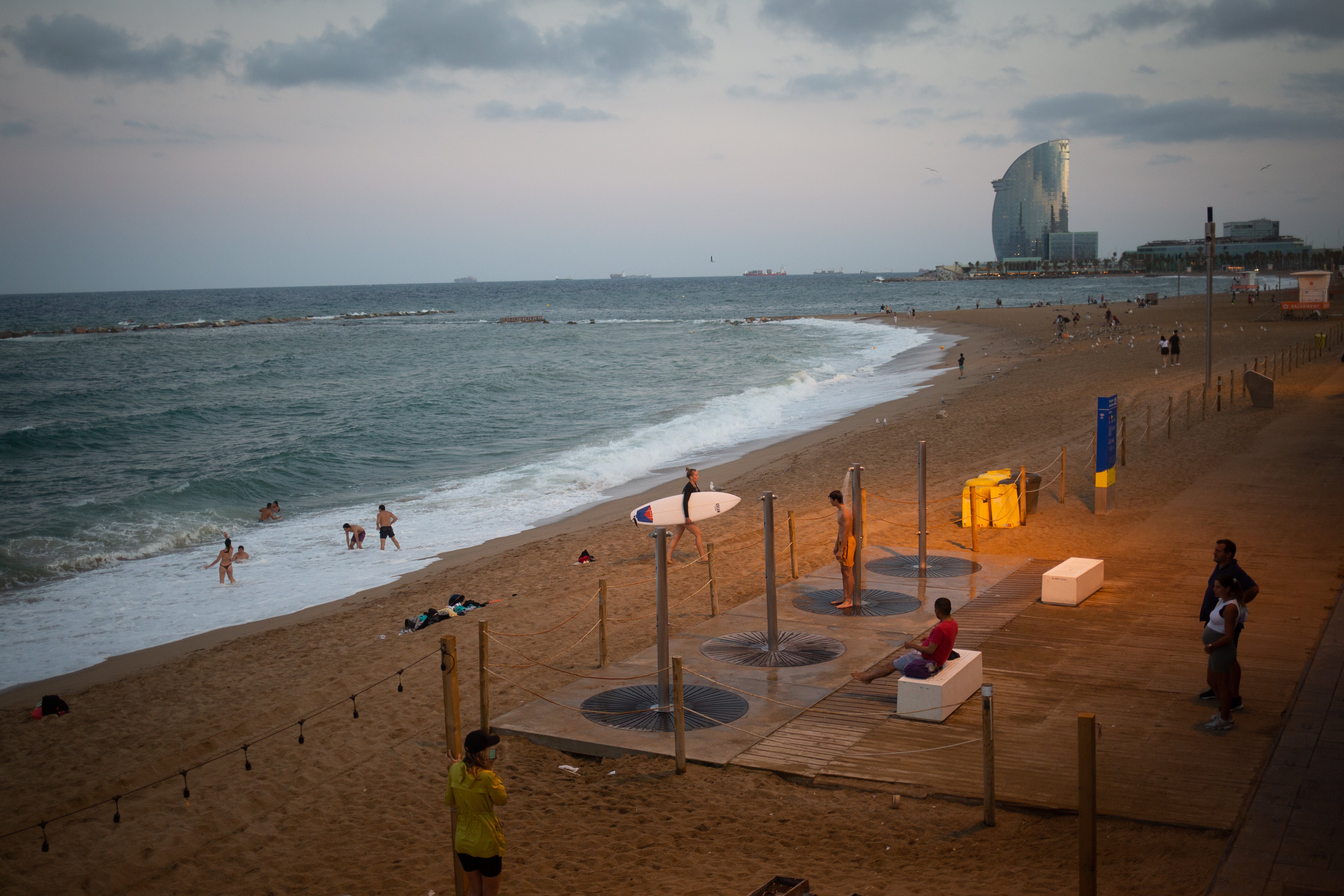 Los chiringuitos de las playas de Barcelona cerrarán a las 3.30 h la noche de Sant Joan