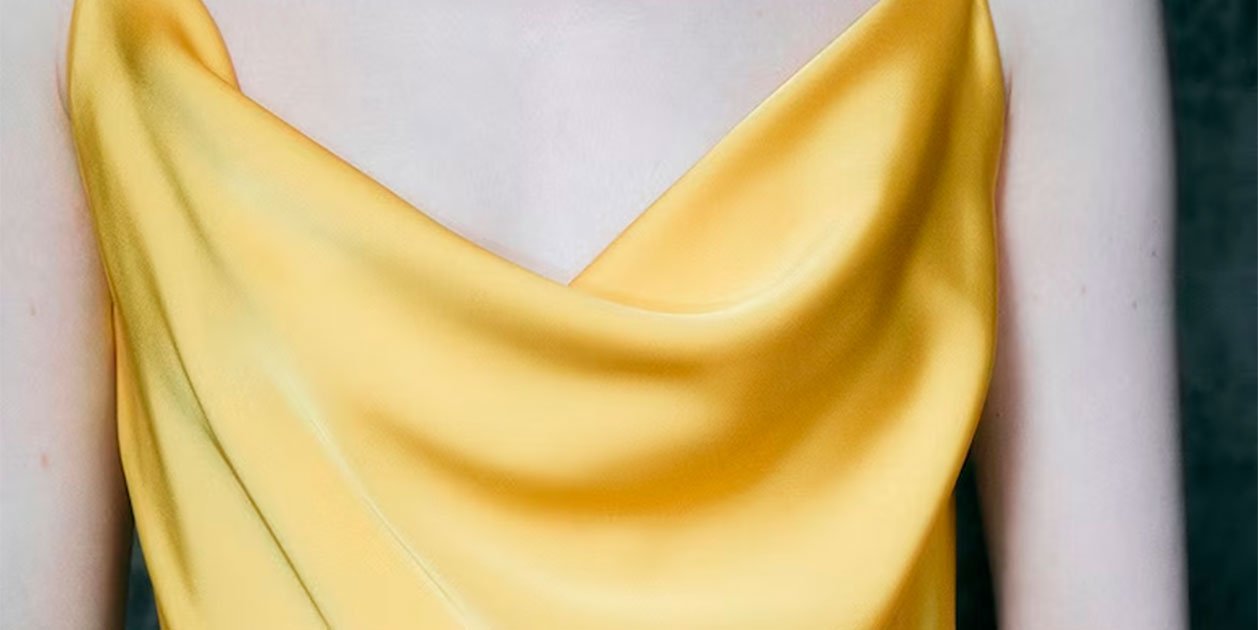 Pasión por el vestido lencero color mostaza de 39,99 euros que triunfa en Sfera