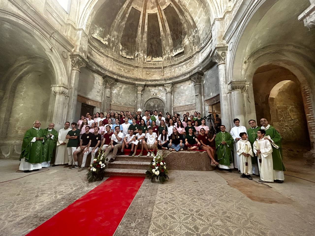 Fe y patrimonio: cien jóvenes caminan de Barcelona a Lisboa para restaurar una iglesia de Nou Barris