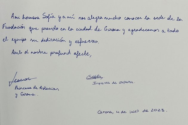 Leonor escribe catlà C.R.