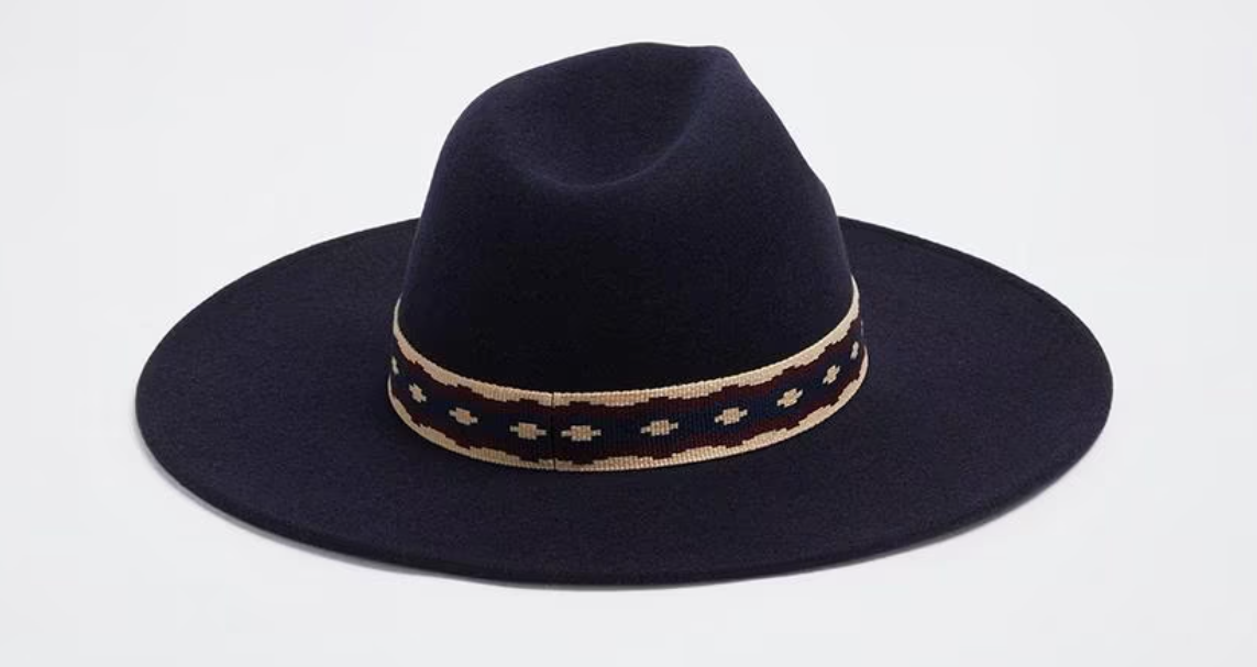 El barret hippy que compren les 'pijas' és al Corte Inglés