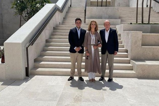 La infanta Elena visita a Froilán y a Juan Carlos 