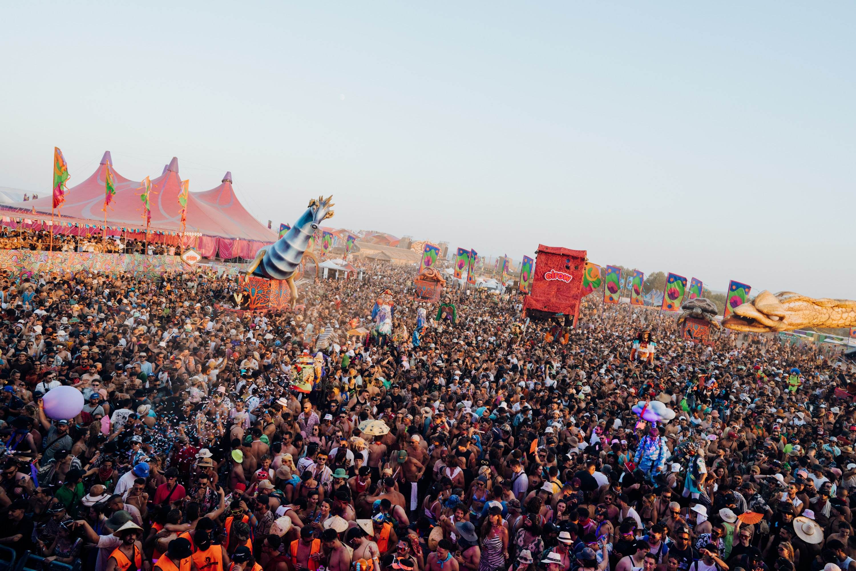 Monegros Desert Festival: la Franja se convierte en la rave más grande del mundo