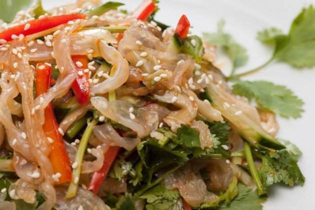 ensalada de medusa en japon se come una especie de la familia de la rhizostoma luteum 1 1000x575