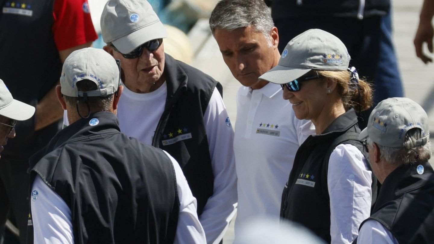 Juan Carlos y Elena en las regatas EFE