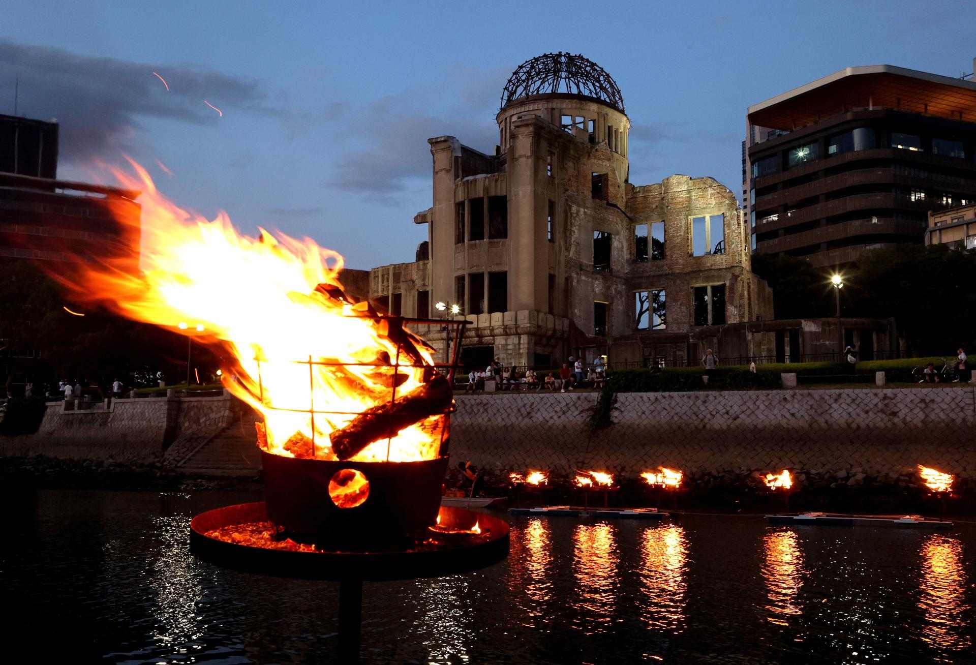 Hiroshima pide la desnuclearización y alude a Rusia, coincidiendo con el 78.º aniversario de la bomba