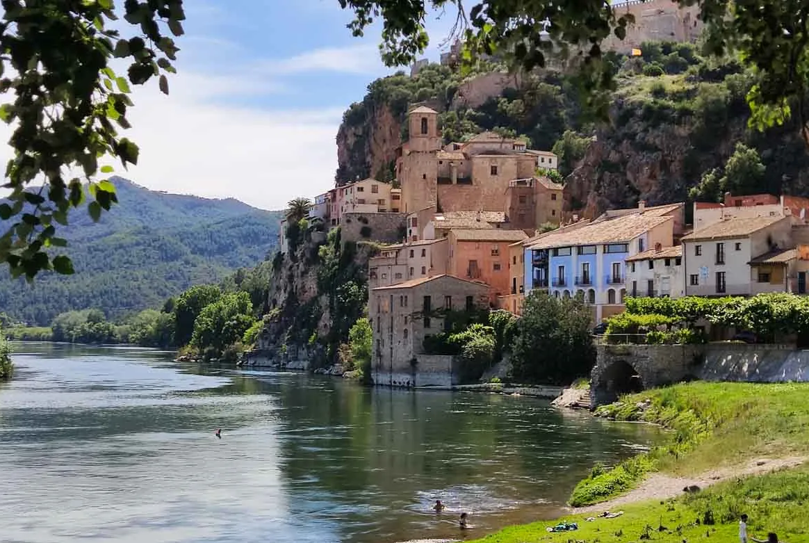 Descubre el castillo templario más imponente de Catalunya: te dejará sin aliento