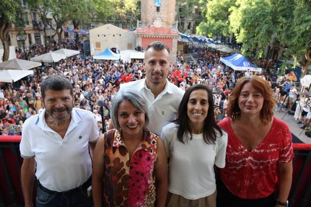 andrea porta i alex cano i les autoritats, pregoners festes de gràcia / Foto: Miquel Muñoz