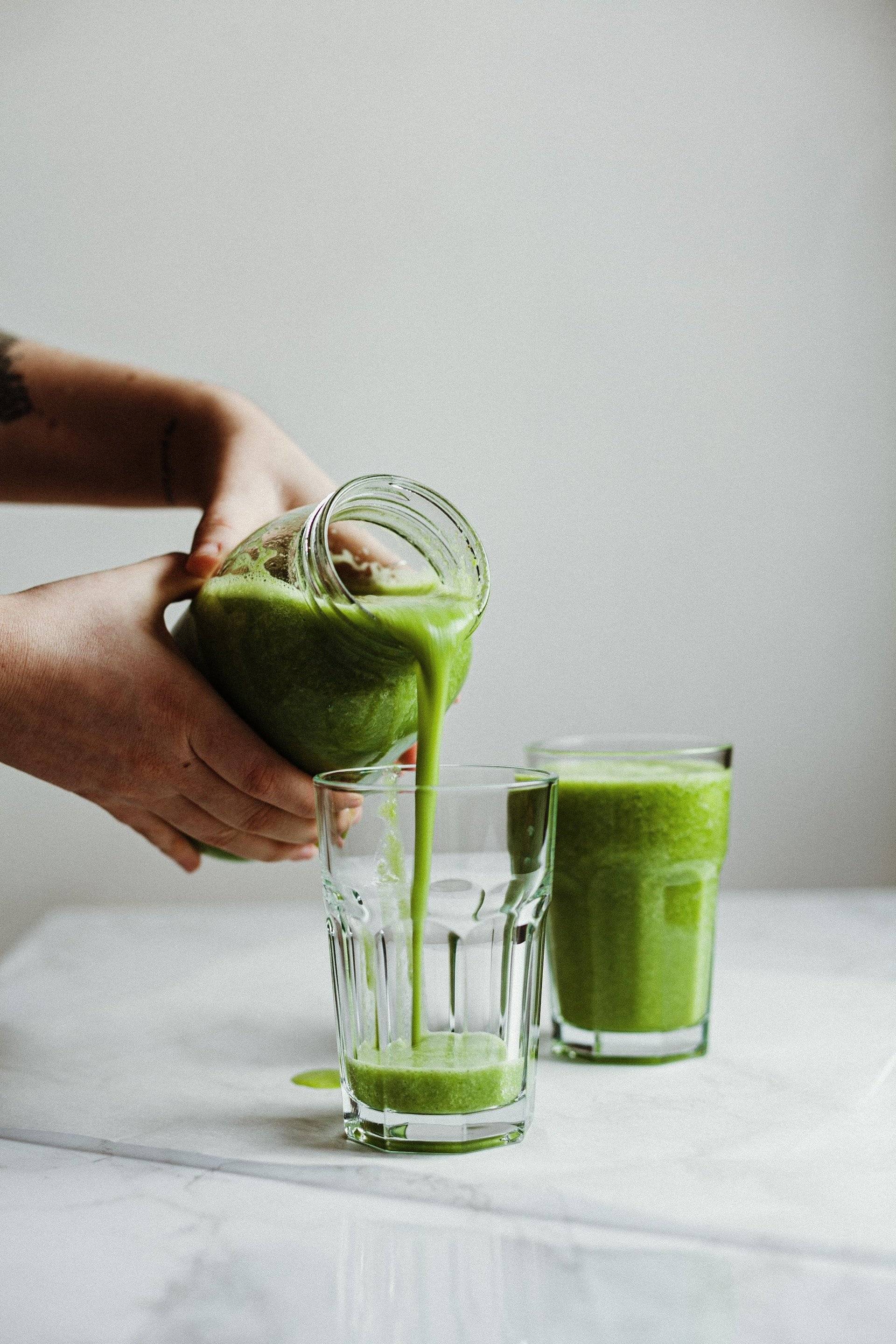 Beber zumo natural no siempre es bueno: todo lo que no sabías de exprimir tus frutas