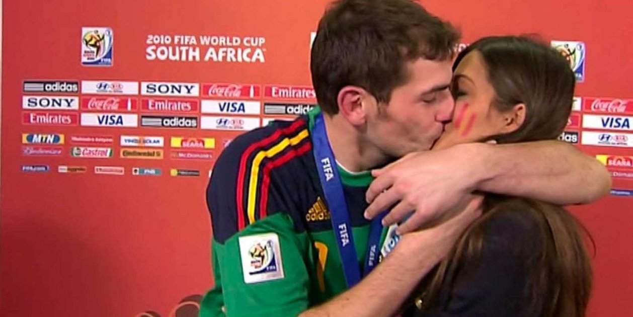 El beso de Iker Casillas a Sara Carbonero, Mundial 2010 / TVE
