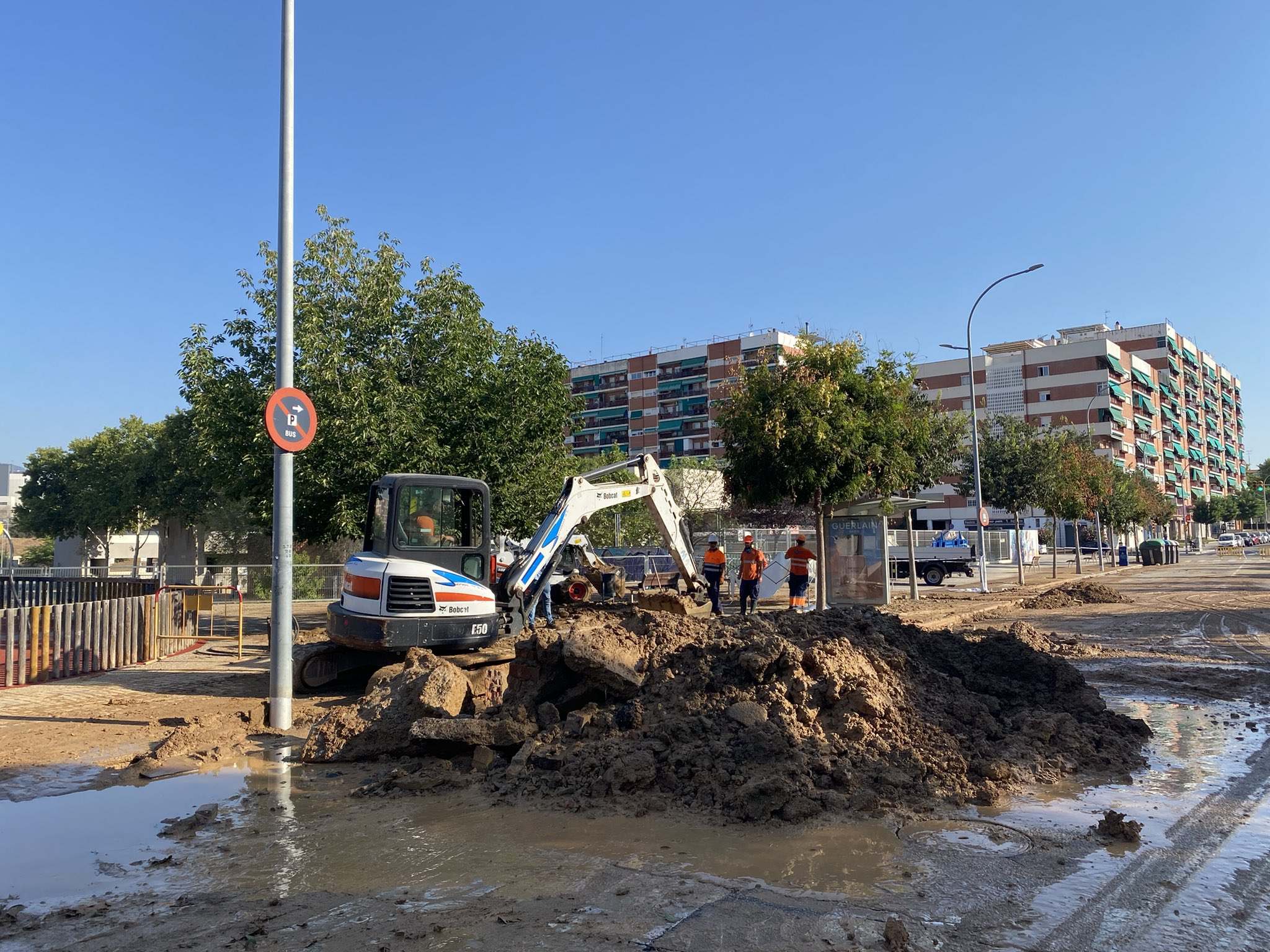 Una avería en una cañería de grandes dimensiones afecta al suministro de Sabadell