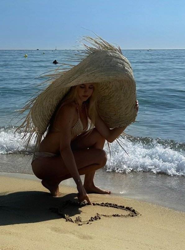 Carolina de Borbón pamela playa Instagram