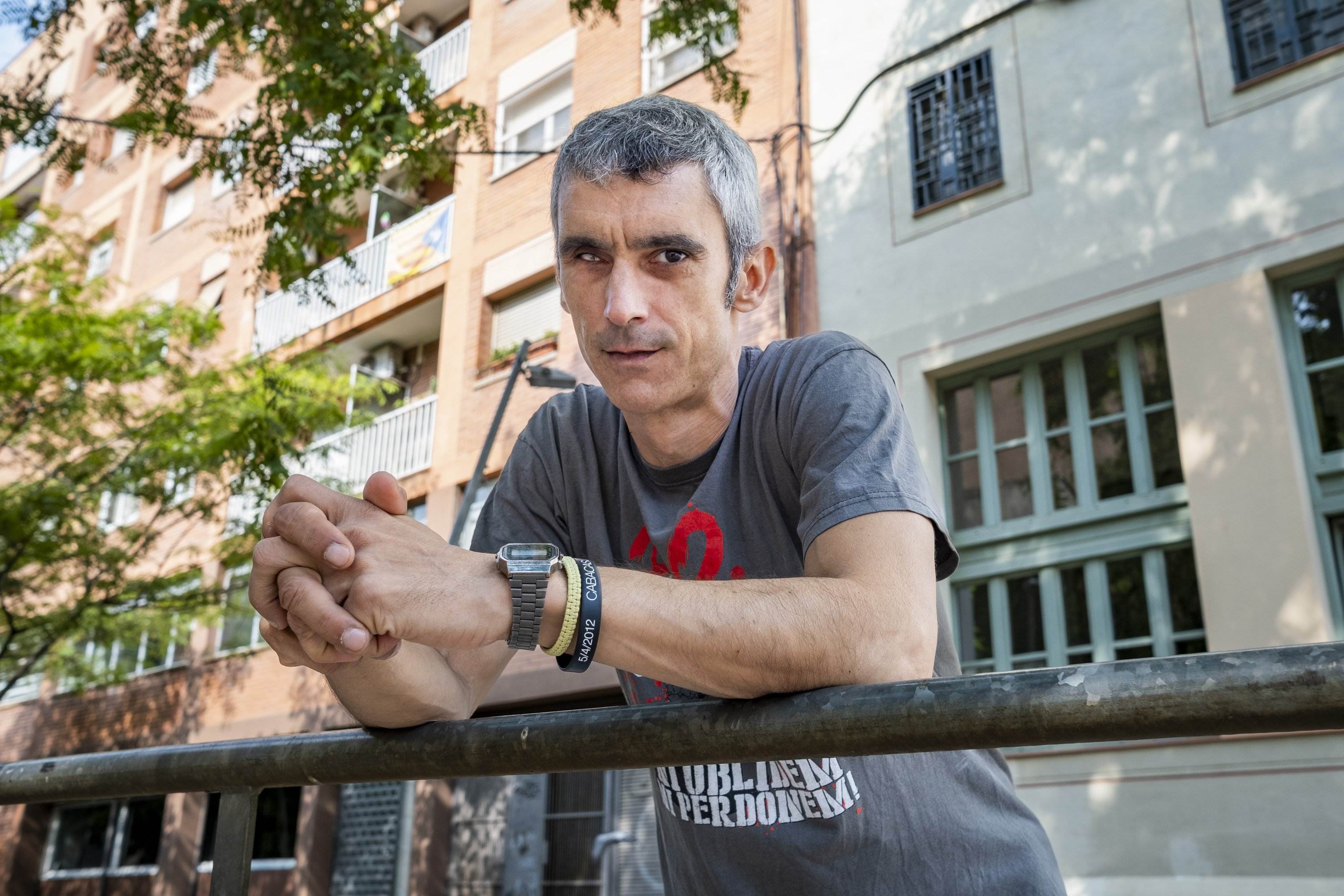 Roger Español devuelve la Creu de Sant Jordi y carga contra la amnistía: "Deja la violencia en nada"
