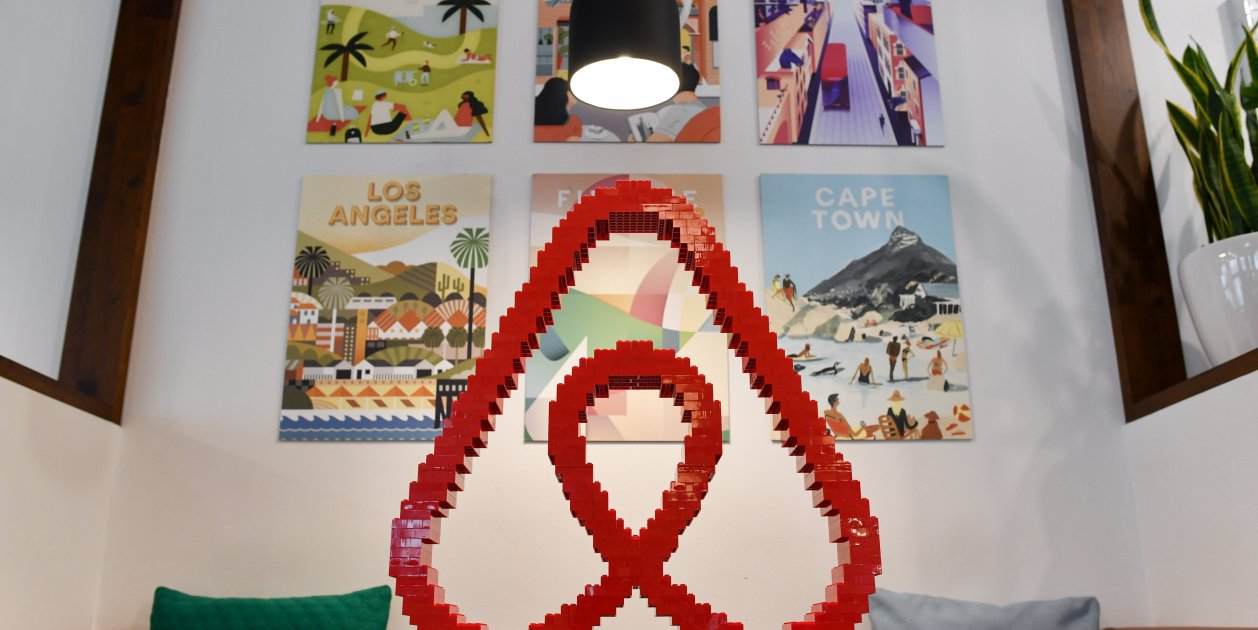 EuropaPress 4321673 filed 16 april 2018 berlin general view of the airbnb logo at the office of