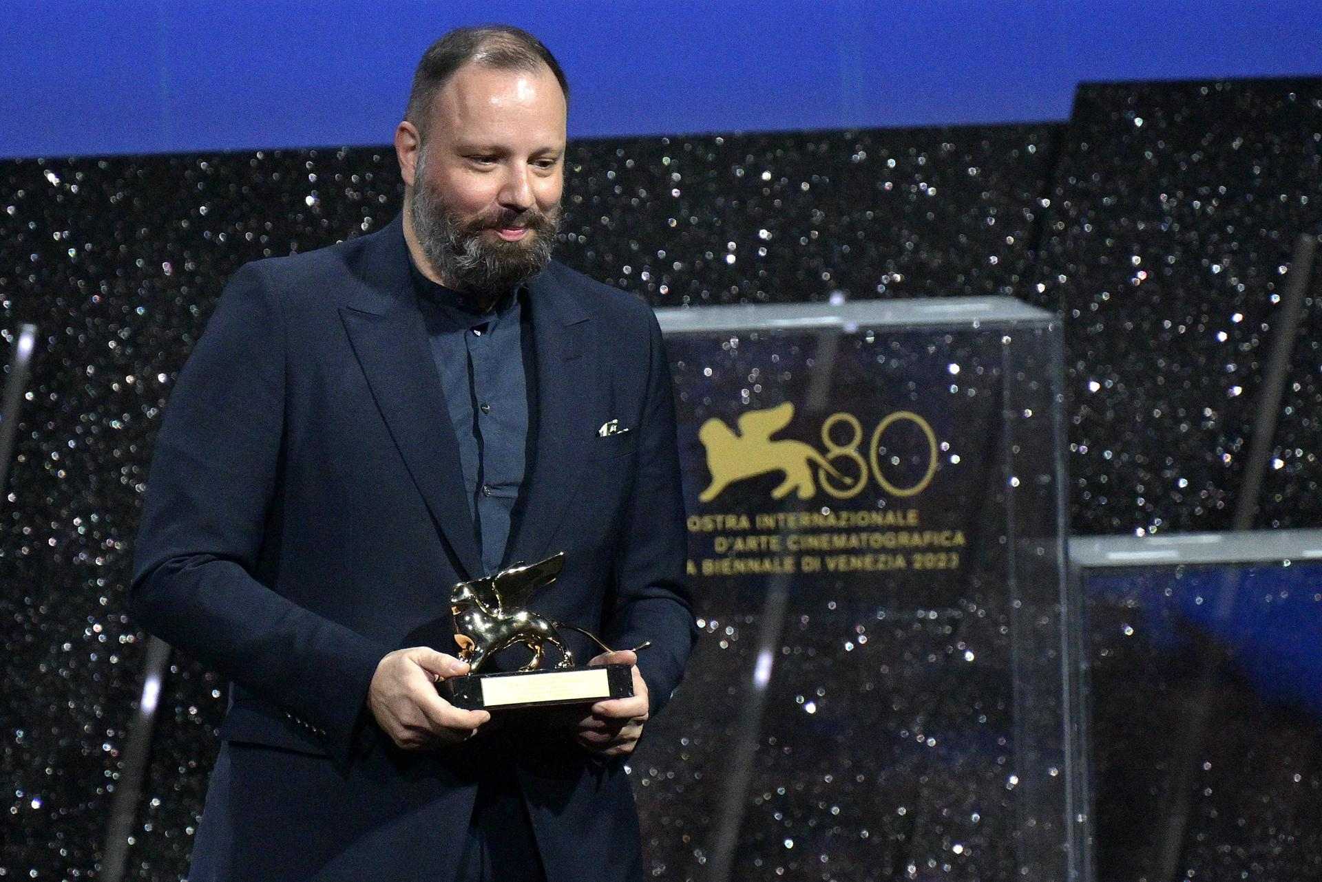 Yorgos Lanthimos se lleva el León de Oro de Venecia con "Poor Things"