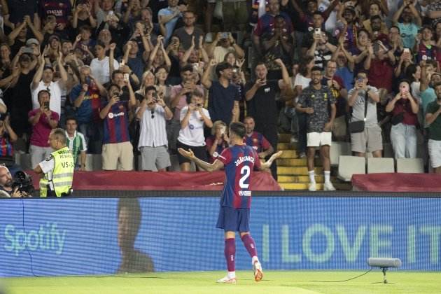 Joao Cancelo, celebrando su gol con el Barça contra el Betis / Foto: EFE
