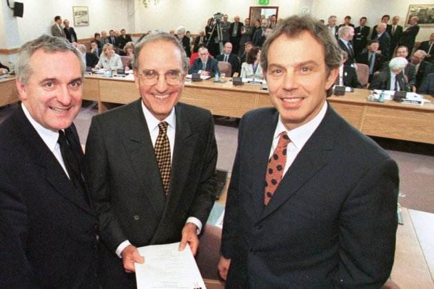 Tony Blair, Bertie Ahern, George Mitchell, 10 de abril de 1998, EFE