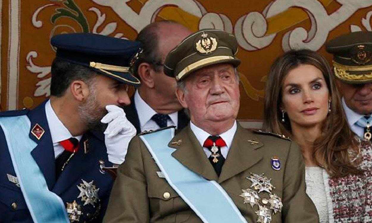 Juan Carlos I junto a Felipe y Letizia