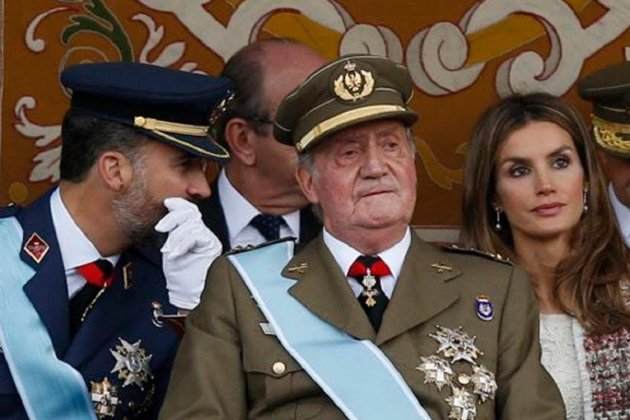 Juan Carlos I junto a Felipe y Letizia