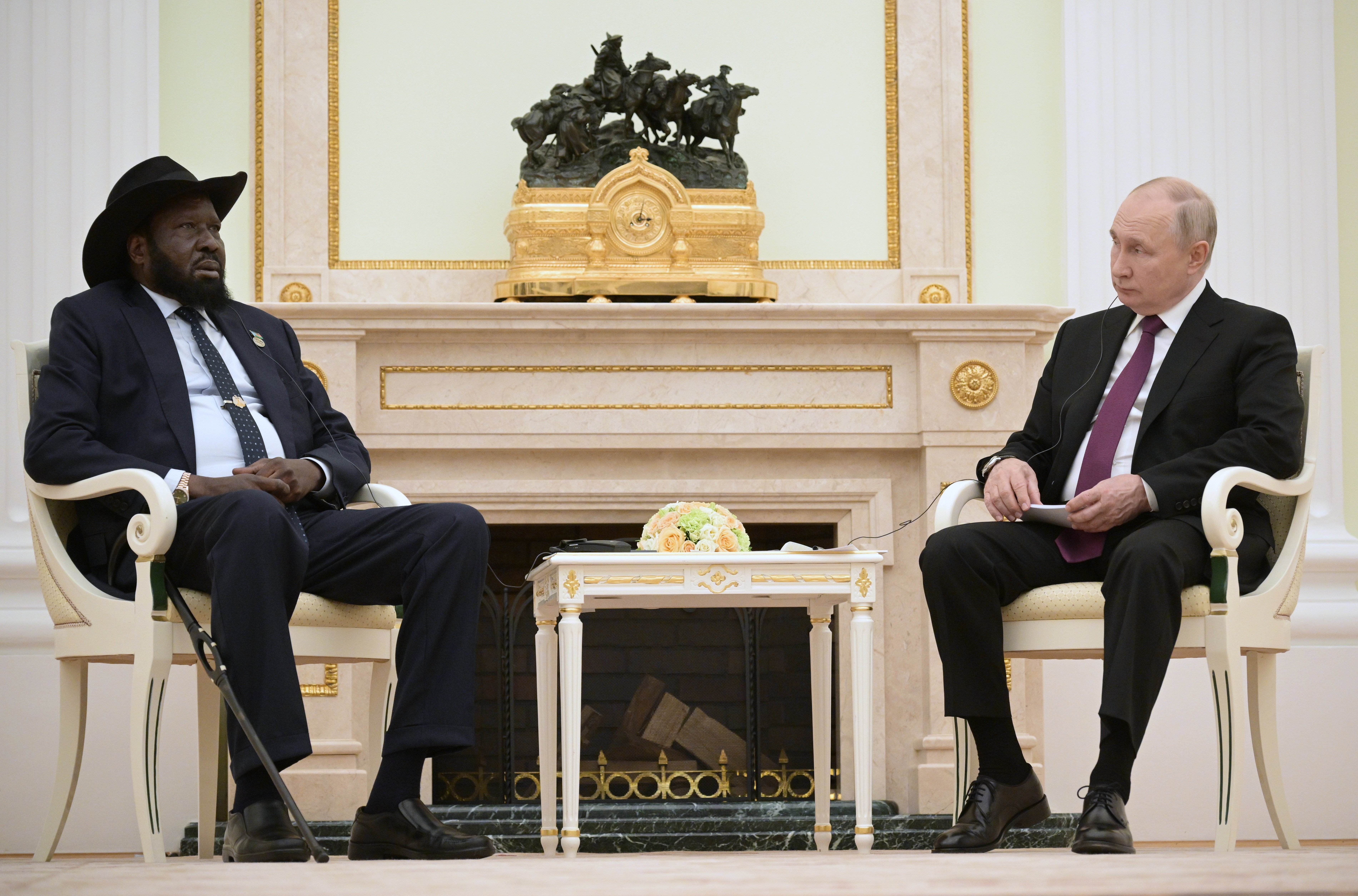 Putin es posa nerviós amb el president del Sudan del Sud | VÍDEO